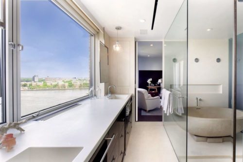 obamas apartment bathroom