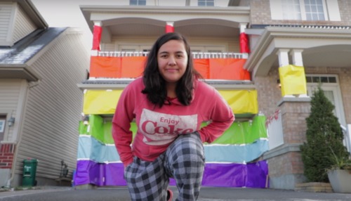 YouTuber Elle Mills has come out as bisexual. elle mills