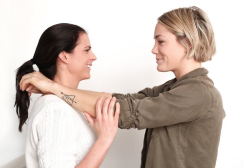 Brittany Bowe (left) and Manon Kamminga.