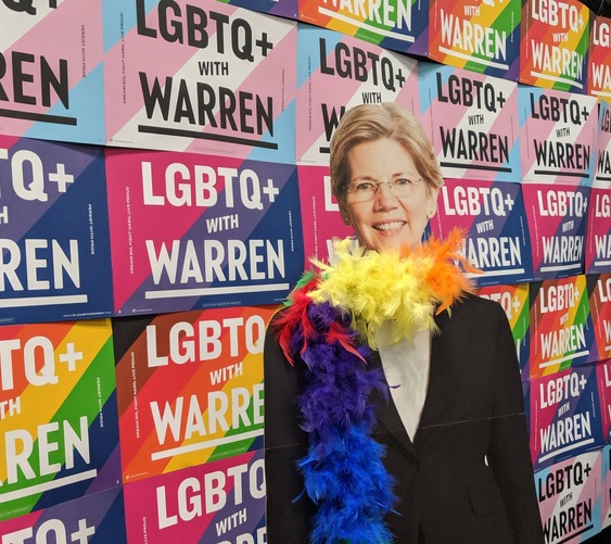 Elizabeth Warren’s campaign went to DragCon to help her win the Democrats’ presidential pageant