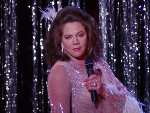 Kathleen Turner played Helena Handbasket (aka. Chandler's Dad) in the '90s sitcom "Friends"