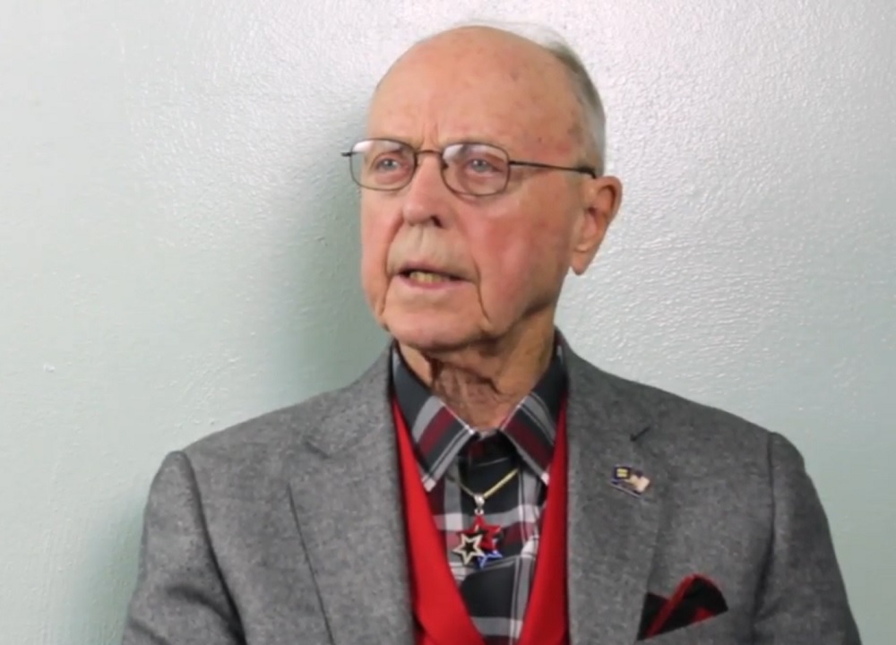 97-year-old gay veteran attacked while helping someone on the street