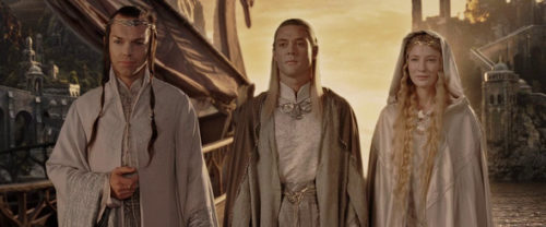 A screencap from Lord of the Rings: The Return of the King (2003) with Marton Csokas, Hugo Weaving and Cate Blanchett.