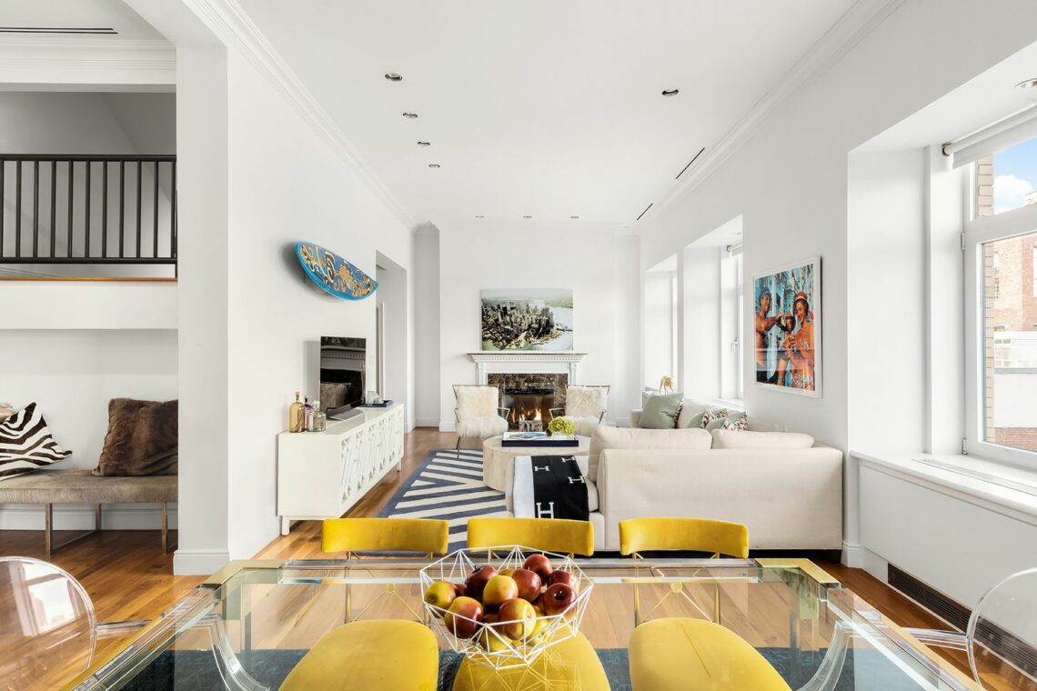 The living room/dining room in Britney Spears' former NYC penthouse