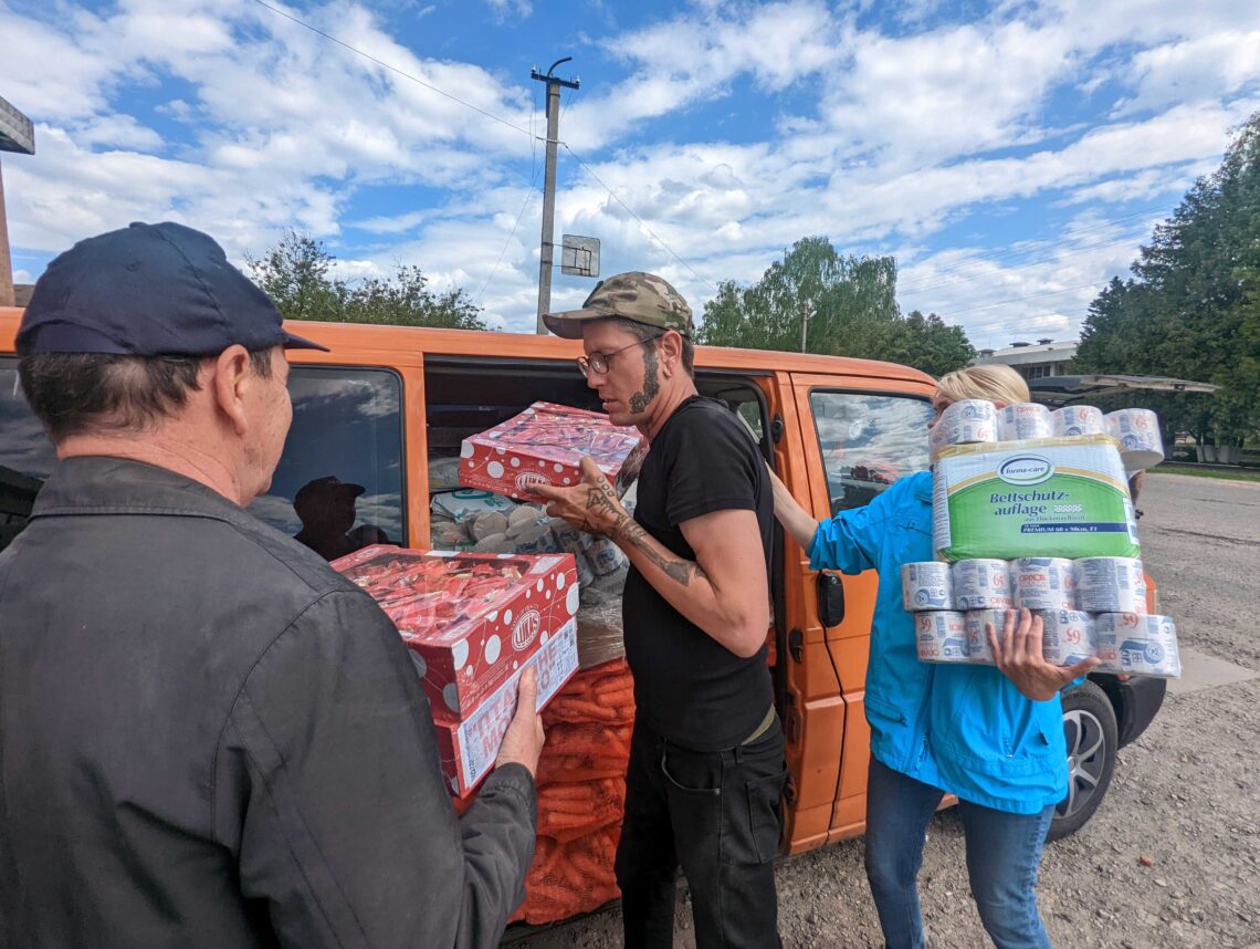 Agatha Williams handing out supplies in Kharkiv Oblast.